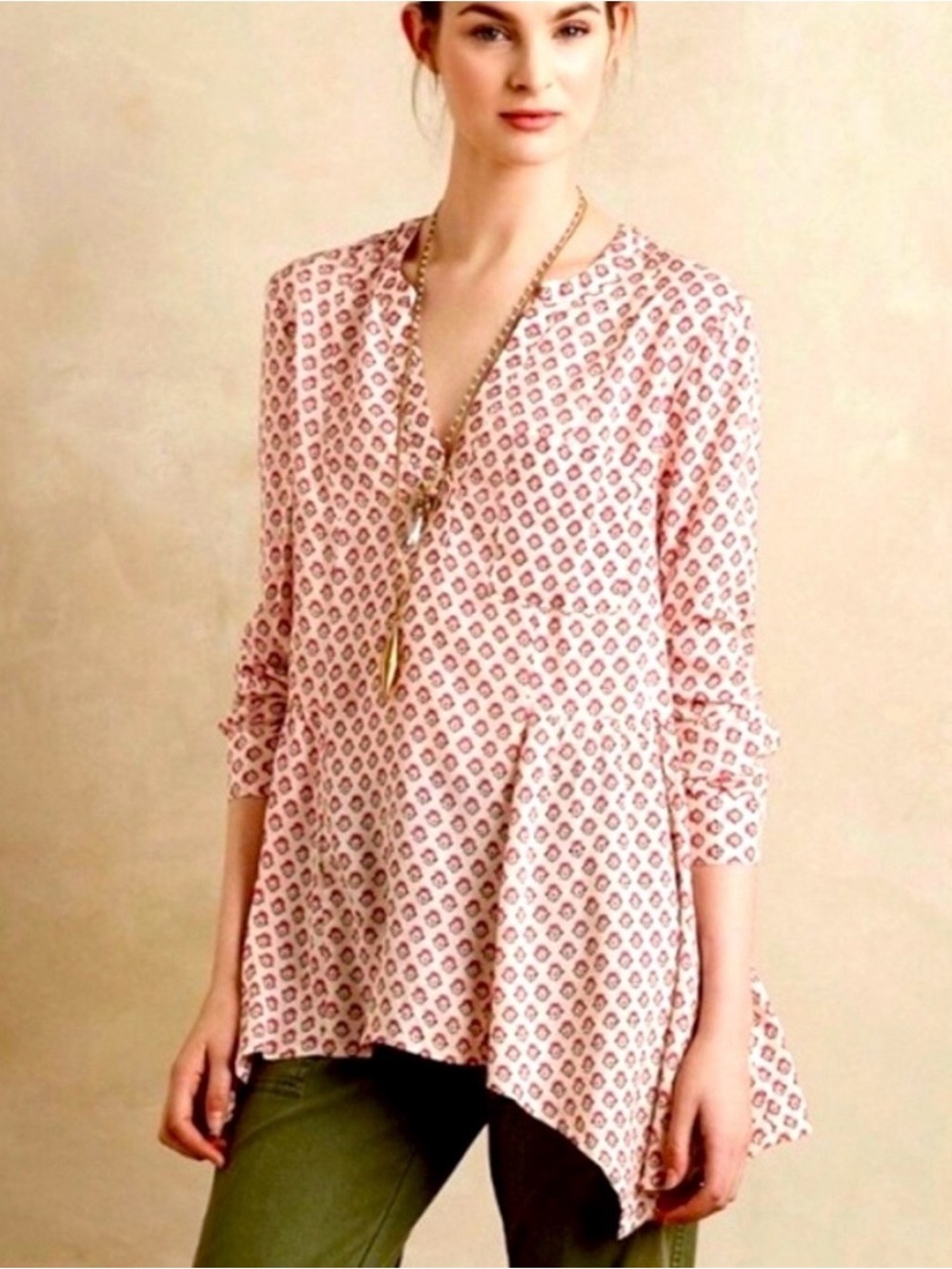 MAEVE Women’s Cream and Pink Patterned V-Neck Laiken shark bite hemTop